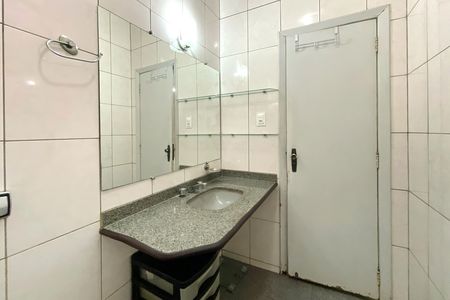 Casa à venda com 283m², 4 quartos e 4 vagas Casa à venda com 283m², 4 quartos e 4 vagasBanheiro