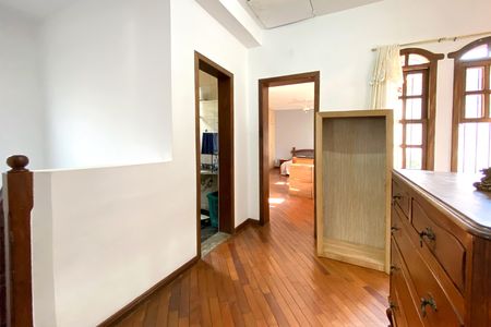 Casa à venda com 283m², 4 quartos e 4 vagas Casa à venda com 283m², 4 quartos e 4 vagasSaleta