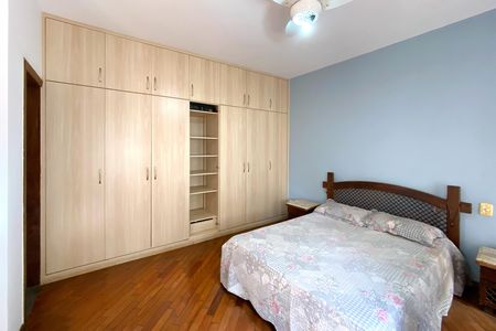 Casa à venda com 283m², 4 quartos e 4 vagas Casa à venda com 283m², 4 quartos e 4 vagasSuite 1