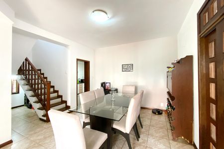 Casa à venda com 283m², 4 quartos e 4 vagas Casa à venda com 283m², 4 quartos e 4 vagasSala de Jantar