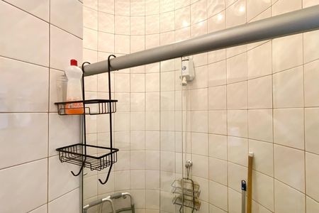 Casa à venda com 283m², 4 quartos e 4 vagas Casa à venda com 283m², 4 quartos e 4 vagasBanheiro de serviço