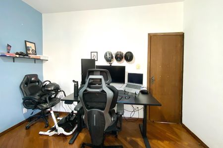 Casa à venda com 283m², 4 quartos e 4 vagas Casa à venda com 283m², 4 quartos e 4 vagasQuarto 4