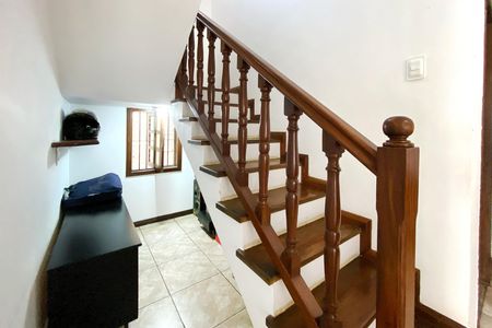 Casa à venda com 283m², 4 quartos e 4 vagas Casa à venda com 283m², 4 quartos e 4 vagasHall da Escada