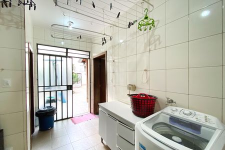 Casa à venda com 283m², 4 quartos e 4 vagas Casa à venda com 283m², 4 quartos e 4 vagasÁrea de Serviço