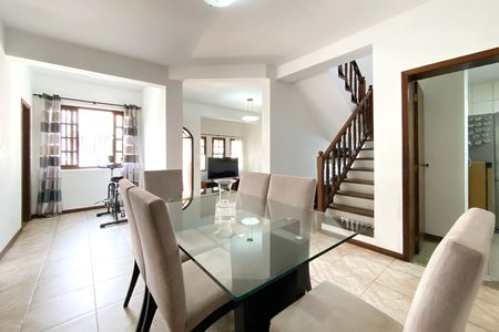 Casa à venda com 283m², 4 quartos e 4 vagas Casa à venda com 283m², 4 quartos e 4 vagasSala de Jantar