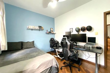 Casa à venda com 283m², 4 quartos e 4 vagas Casa à venda com 283m², 4 quartos e 4 vagasQuarto 4