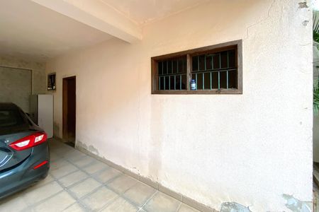 Casa à venda com 283m², 4 quartos e 4 vagas Casa à venda com 283m², 4 quartos e 4 vagasQuarto garagem