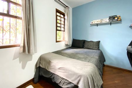 Casa à venda com 283m², 4 quartos e 4 vagas Casa à venda com 283m², 4 quartos e 4 vagasQuarto 4