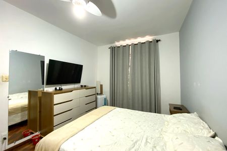 Casa à venda com 283m², 4 quartos e 4 vagas Casa à venda com 283m², 4 quartos e 4 vagasQuarto 2