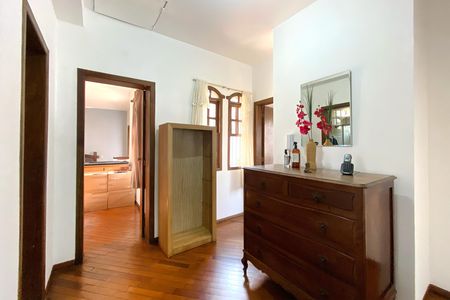 Casa à venda com 283m², 4 quartos e 4 vagas Casa à venda com 283m², 4 quartos e 4 vagasSaleta