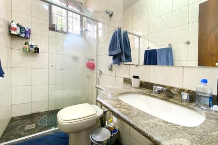 Casa à venda com 283m², 4 quartos e 4 vagas Casa à venda com 283m², 4 quartos e 4 vagasBanheiro da Suíte
