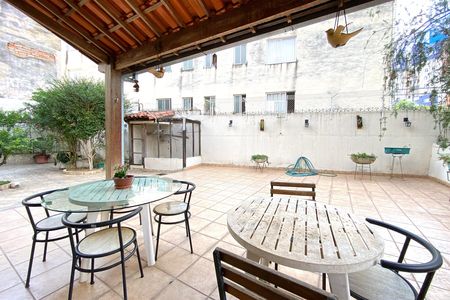 Casa à venda com 283m², 4 quartos e 4 vagas Casa à venda com 283m², 4 quartos e 4 vagasQUintal