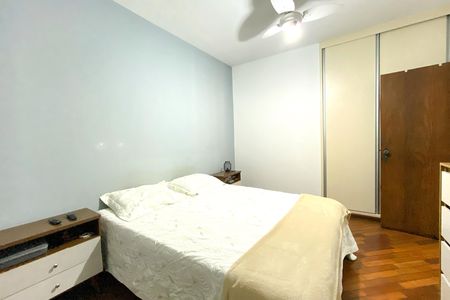Casa à venda com 283m², 4 quartos e 4 vagas Casa à venda com 283m², 4 quartos e 4 vagasQuarto 2