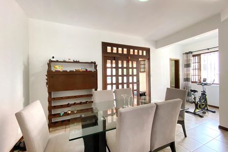 Casa à venda com 283m², 4 quartos e 4 vagas Casa à venda com 283m², 4 quartos e 4 vagasSala de Jantar
