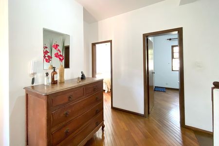Casa à venda com 283m², 4 quartos e 4 vagas Casa à venda com 283m², 4 quartos e 4 vagasSaleta