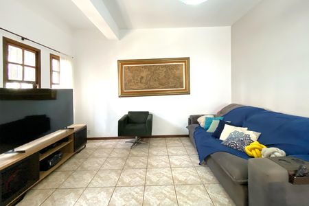 Casa à venda com 283m², 4 quartos e 4 vagas Casa à venda com 283m², 4 quartos e 4 vagasSala