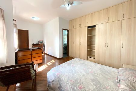 Casa à venda com 283m², 4 quartos e 4 vagas Casa à venda com 283m², 4 quartos e 4 vagasSuite 1