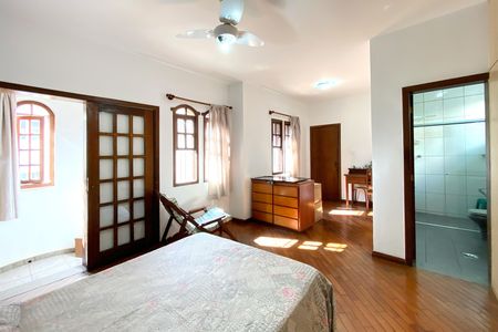 Casa à venda com 283m², 4 quartos e 4 vagas Casa à venda com 283m², 4 quartos e 4 vagasSuite 1