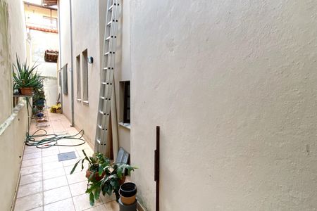 Casa à venda com 283m², 4 quartos e 4 vagas Casa à venda com 283m², 4 quartos e 4 vagasCorredorlateral externo