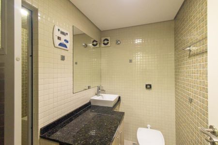 Apartamento para alugar com 146m², 3 quartos e 1 vaga Apartamento para alugar com 146m², 3 quartos e 1 vagaBanheiro da Suíte