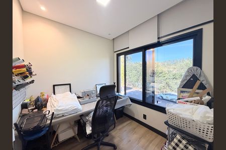 Casa de condomínio à venda com 208m², 3 quartos e 4 vagasEscritório