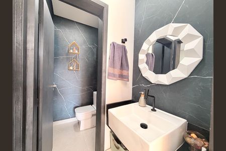 Casa de condomínio à venda com 208m², 3 quartos e 4 vagasLavabo