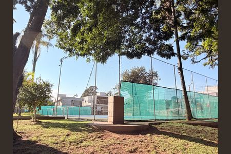 Casa de condomínio à venda com 208m², 3 quartos e 4 vagasÁrea comum - Quadra de tenis
