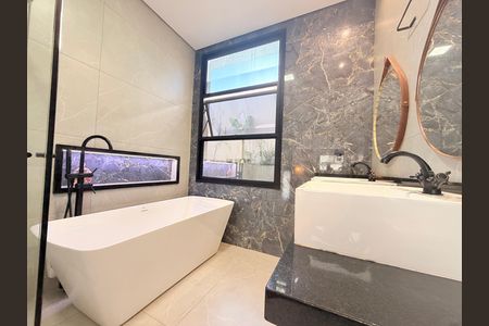 Casa de condomínio à venda com 208m², 3 quartos e 4 vagasBanheiro da Suíte