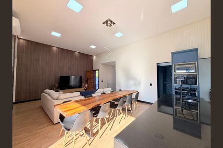 Sala de casa de condomínio à venda com 3 quartos, 208m² em Jardim Celeste, Jundiaí