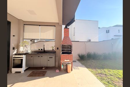 Casa de condomínio à venda com 208m², 3 quartos e 4 vagasQuintal com Churrasqueira