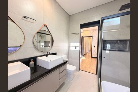 Casa de condomínio à venda com 208m², 3 quartos e 4 vagasBanheiro da Suíte