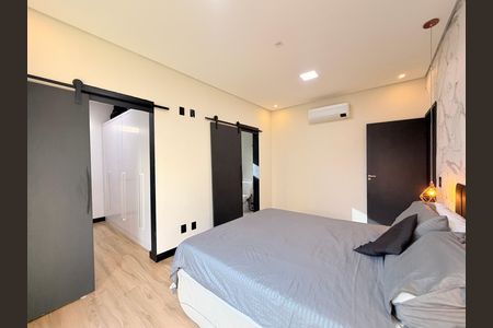 Casa de condomínio à venda com 208m², 3 quartos e 4 vagasSuíte