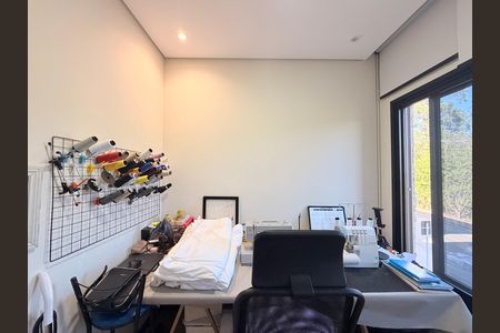 Casa de condomínio à venda com 208m², 3 quartos e 4 vagasEscritório
