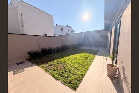 Casa de condomínio à venda com 208m², 3 quartos e 4 vagasQuintal com Churrasqueira