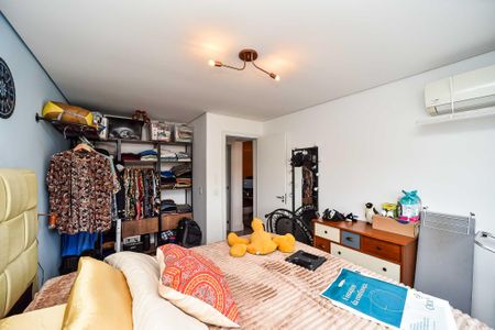 Quarto de apartamento à venda com 1 quarto, 54m² em Jardim Itu, Porto Alegre