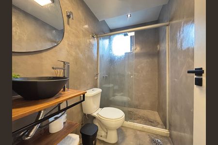 Apartamento para alugar com 100m², 2 quartos e 1 vaga Apartamento para alugar com 100m², 2 quartos e 1 vagaBanheiro social