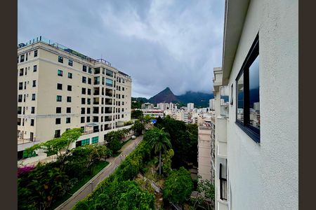 Apartamento para alugar com 100m², 2 quartos e 1 vaga Apartamento para alugar com 100m², 2 quartos e 1 vagaCozinha - vista livre para o pão de açúcar