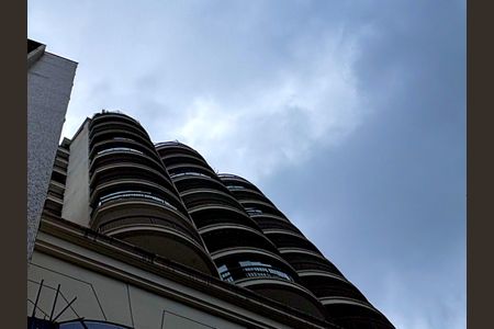 Apartamento para alugar com 100m², 2 quartos e 1 vaga Apartamento para alugar com 100m², 2 quartos e 1 vagaFachada