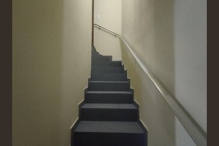 Casa para alugar com 310m², 4 quartos e 6 vagasEscada 