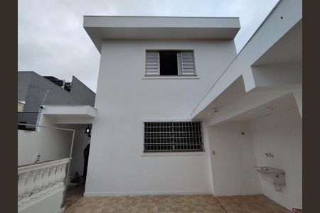 Casa para alugar com 310m², 4 quartos e 6 vagasFundos 