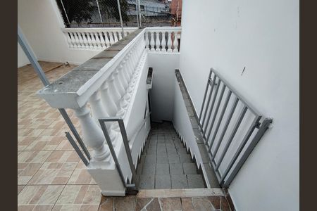 Casa para alugar com 310m², 4 quartos e 6 vagasEscada 