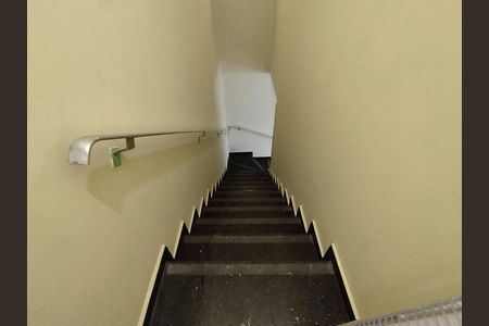 Casa para alugar com 310m², 4 quartos e 6 vagasEscada 