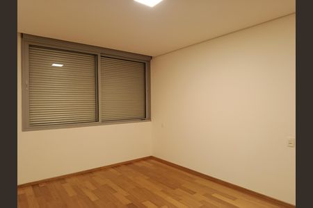 Apartamento à venda com 151m², 3 quartos e 2 vagas Apartamento à venda com 151m², 3 quartos e 2 vagasQuarto 1