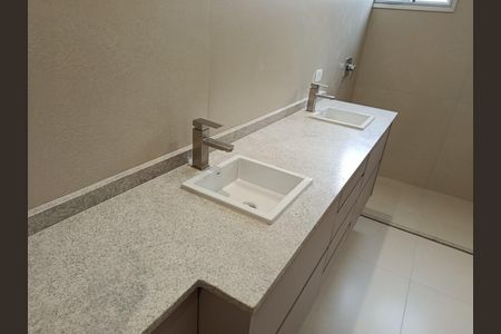 Apartamento à venda com 151m², 3 quartos e 2 vagas Apartamento à venda com 151m², 3 quartos e 2 vagasBanheiro da Suíte