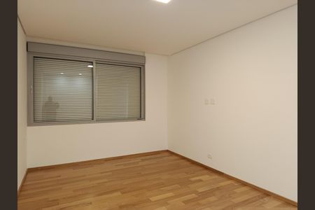 Apartamento à venda com 151m², 3 quartos e 2 vagas Apartamento à venda com 151m², 3 quartos e 2 vagasSuíte