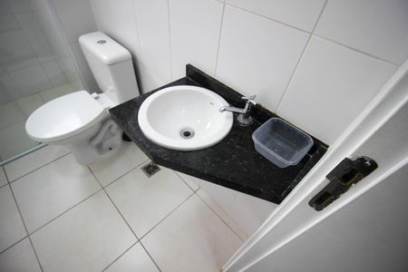 Apartamento para alugar com 65m², 2 quartos e 1 vaga Apartamento para alugar com 65m², 2 quartos e 1 vagaBanheiro social