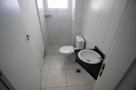 Apartamento para alugar com 65m², 2 quartos e 1 vaga Apartamento para alugar com 65m², 2 quartos e 1 vagaBanheiro social