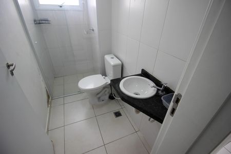 Apartamento para alugar com 65m², 2 quartos e 1 vaga Apartamento para alugar com 65m², 2 quartos e 1 vagaBanheiro social