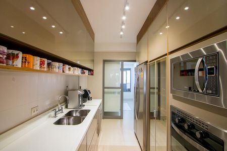Apartamento para alugar com 153m², 4 quartos e 3 vagas Apartamento para alugar com 153m², 4 quartos e 3 vagasCozinha