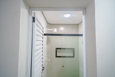 Banheiro de kitnet/studio para alugar com 1 quarto, 20m² em Vila Lageado, São Paulo
